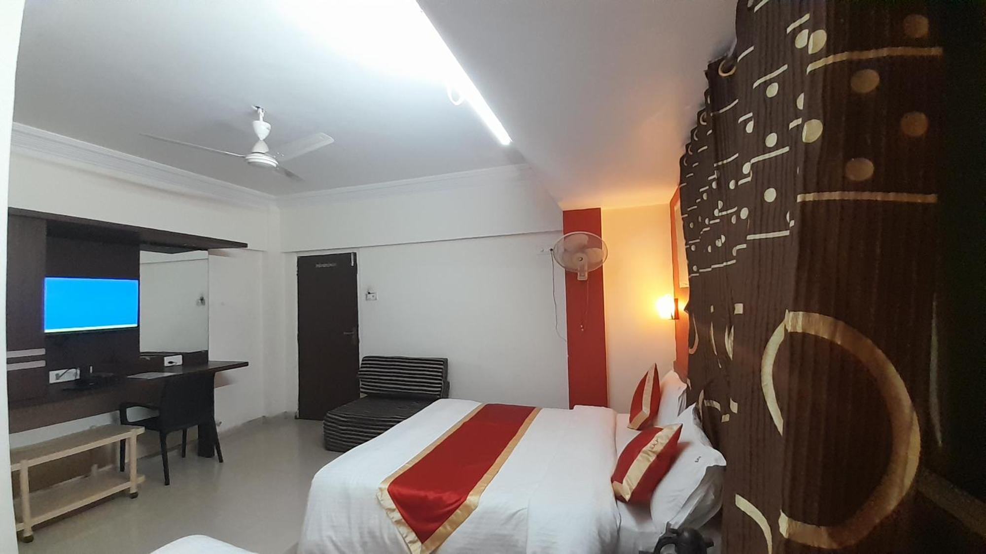 Hotel S K Palace Mahabaleshwar Exterior photo