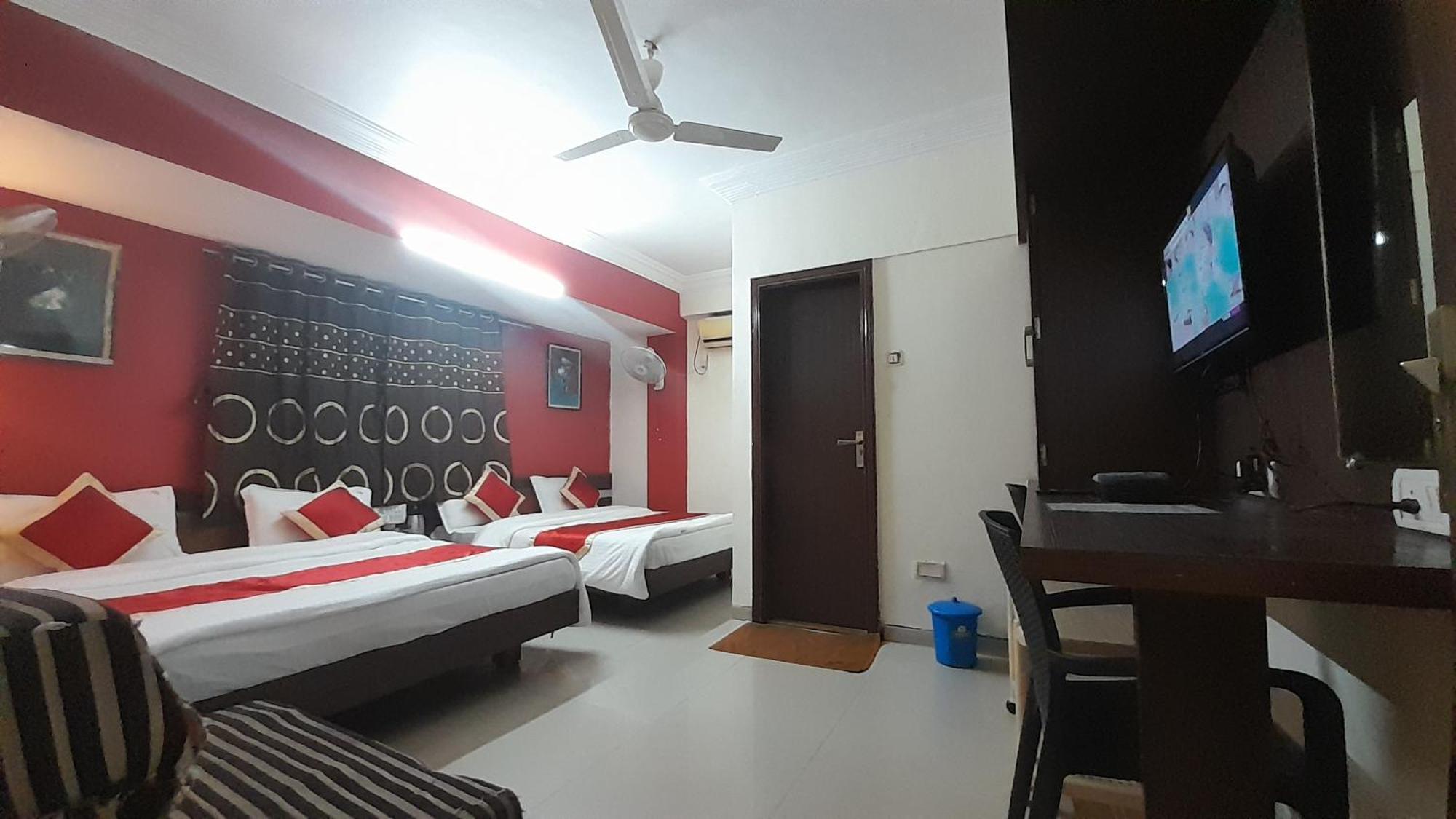 Hotel S K Palace Mahabaleshwar Exterior photo